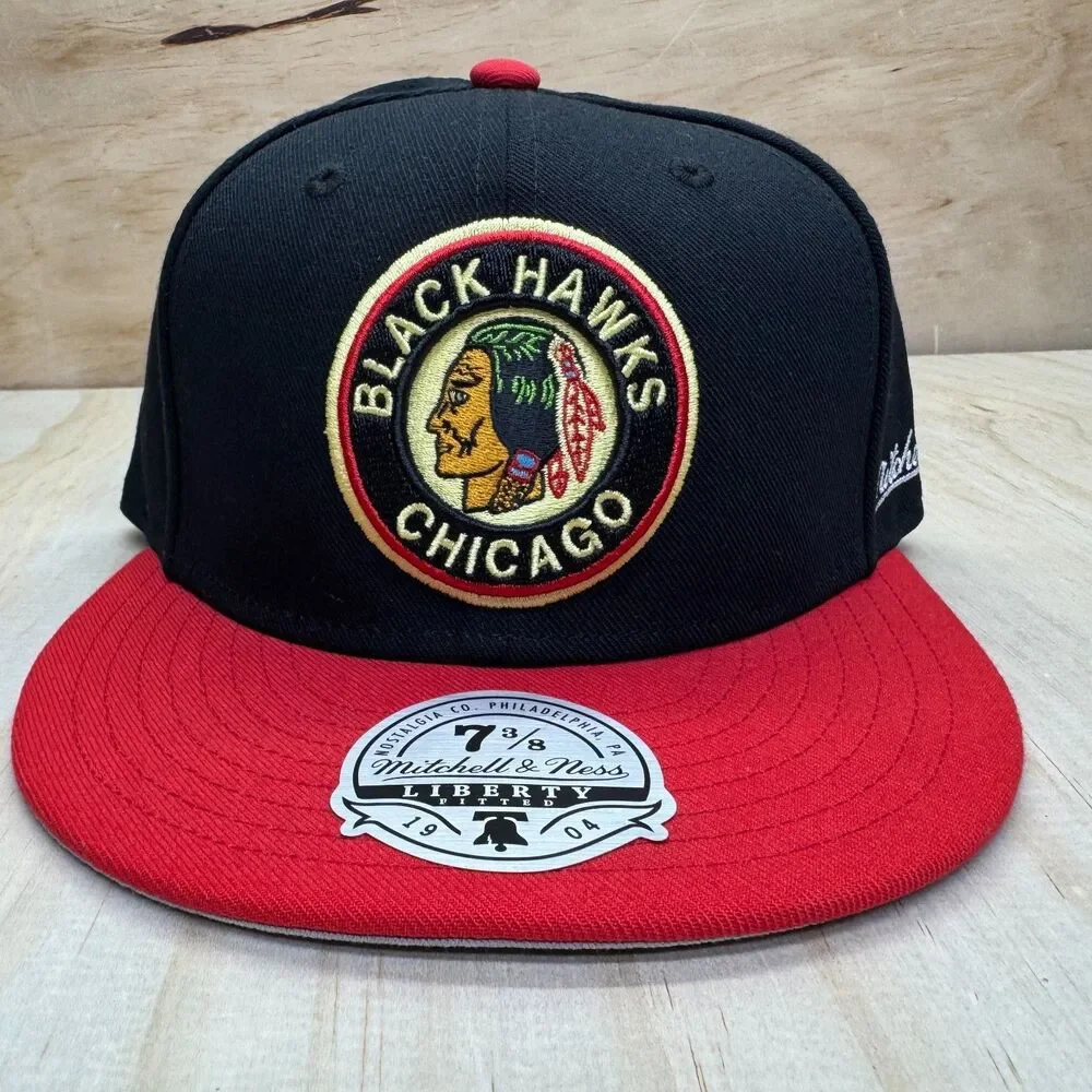 NEW Chicago Blackhawks Mitchell Ness 2 Tone Throwback Liberty Fitted Cap 7 3/8